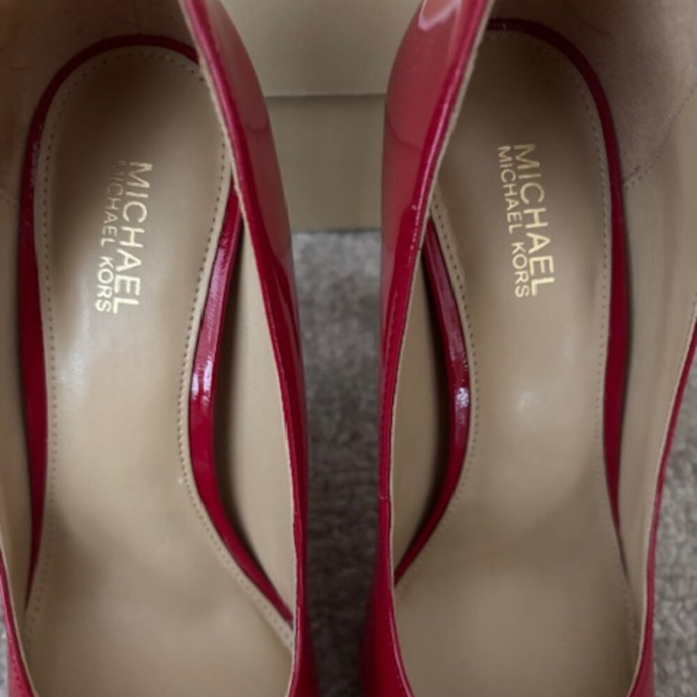 Michael Kors Brielle Pump - Picture 4 of 9